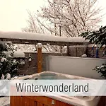 Huette41: Ganze Huette Nah Am Mit Privatem Whirlpool, Sauna. Umzaeunt. * Waldkirchen
