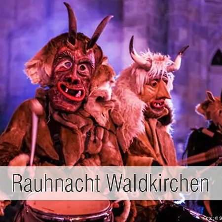 Huette41: Ganze Huette Nah Am Mit Privatem Whirlpool, Sauna. Umzaeunt. * Waldkirchen